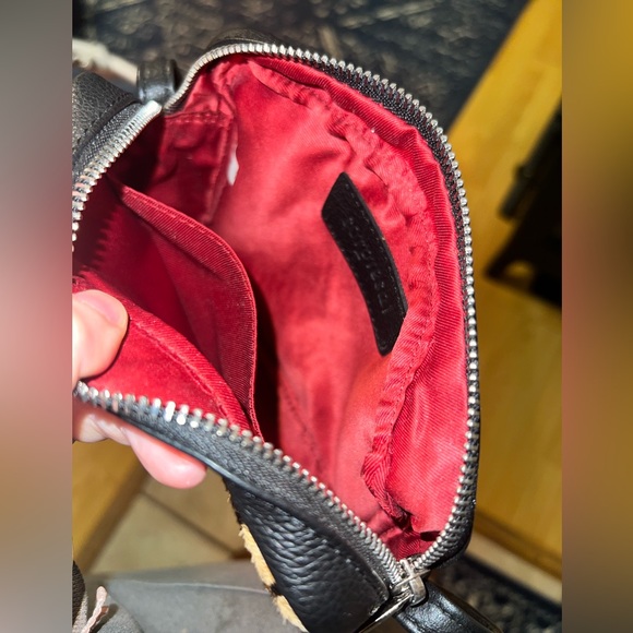 Sorpresa! Leopard Print Cross Body Purse. Excellent condition. Adjustable strap - Picture 3 of 9